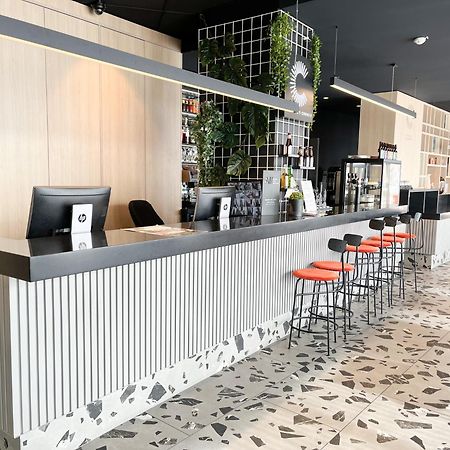 Отель Ibis Martigues Centre Экстерьер фото