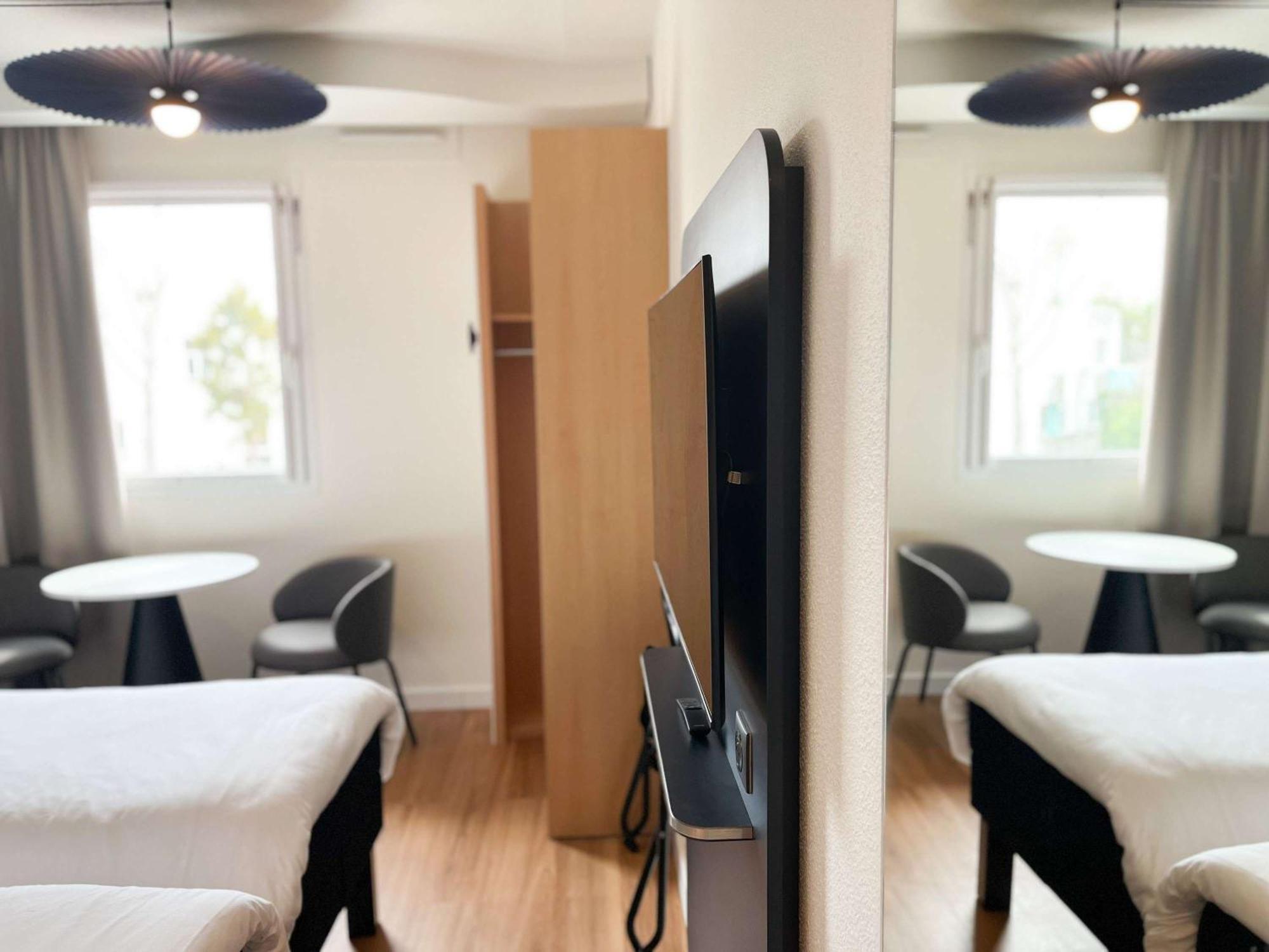 Отель Ibis Martigues Centre Экстерьер фото