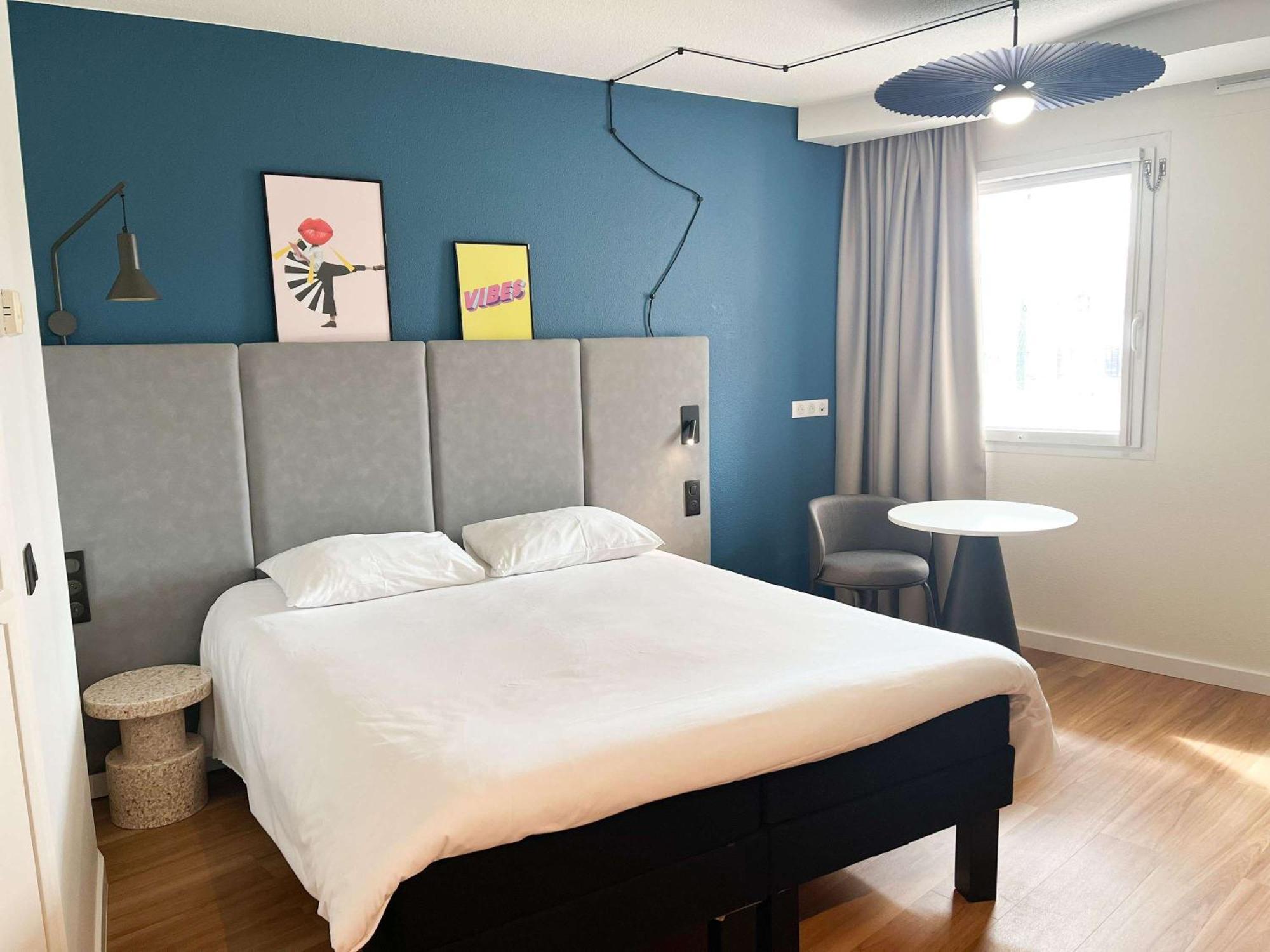 Отель Ibis Martigues Centre Экстерьер фото
