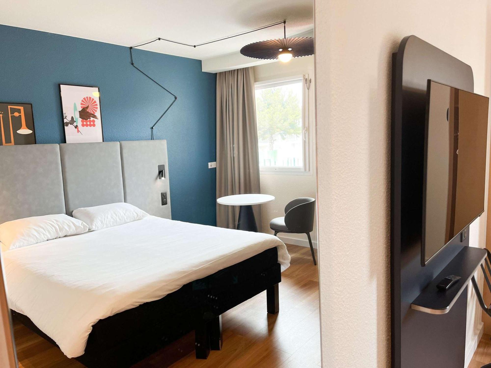 Отель Ibis Martigues Centre Экстерьер фото