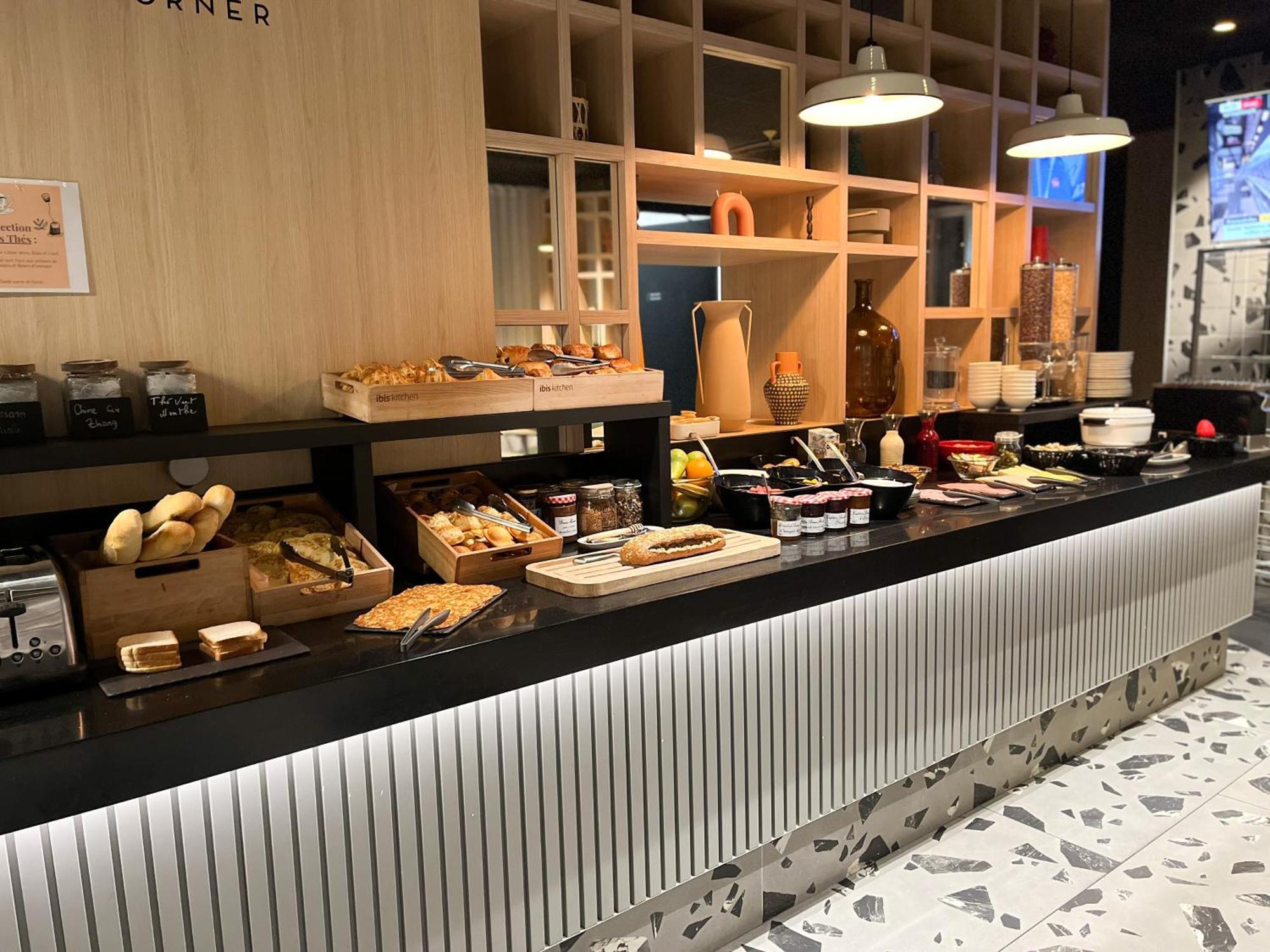Отель Ibis Martigues Centre Экстерьер фото
