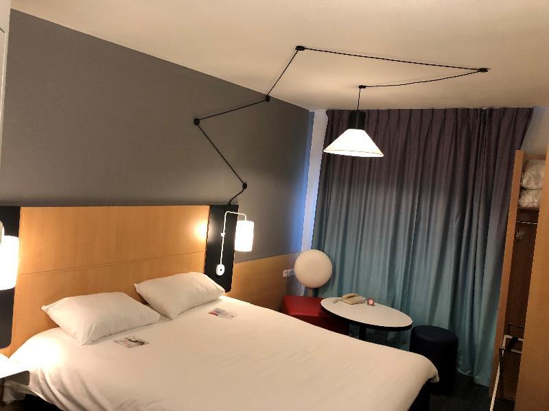 Отель Ibis Martigues Centre Экстерьер фото