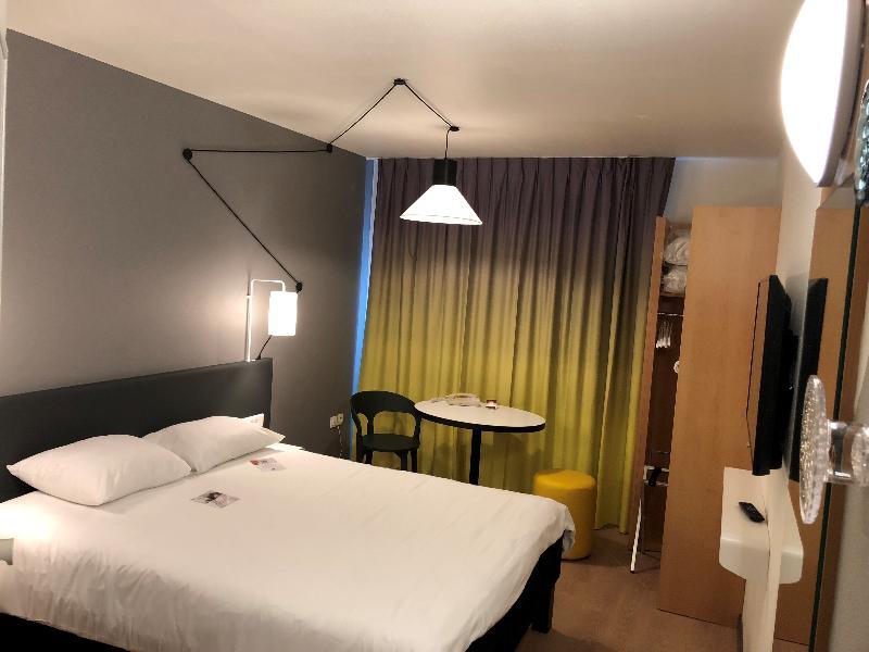Отель Ibis Martigues Centre Экстерьер фото